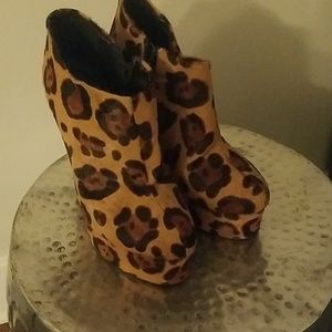 Leopard boots